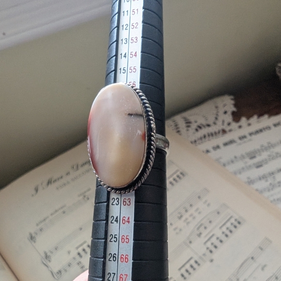 Silvertone and Cream Oval Ring Adjustable Band - Picture 5 of 7